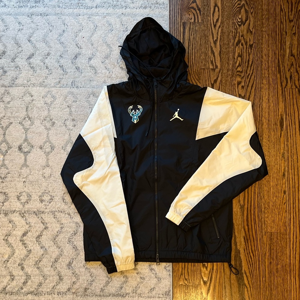 Jordan Statement Edition Milwaukee Bucks Lightweight Full Zip Jacket - BRAND NEW